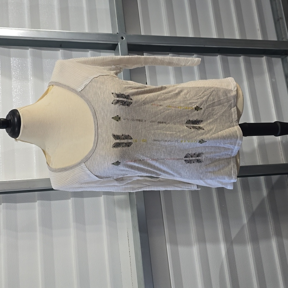 Maurices long sleeve with arrow design Size Large